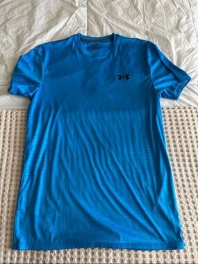 Under Armour Men’s Bright Blue Short Sleeve Performance Tee size medium